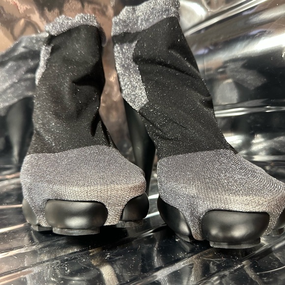 🚨3 DAY SALE 25% OFF‼️
Balenciaga Spring 2009 Boots – A Rare Ghesquiere Design! - Picture 9 of 12